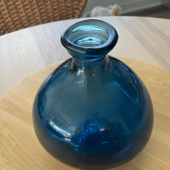 Beautiful blue glass vase for flowers or just on it’s own. - Picture 2 of 6